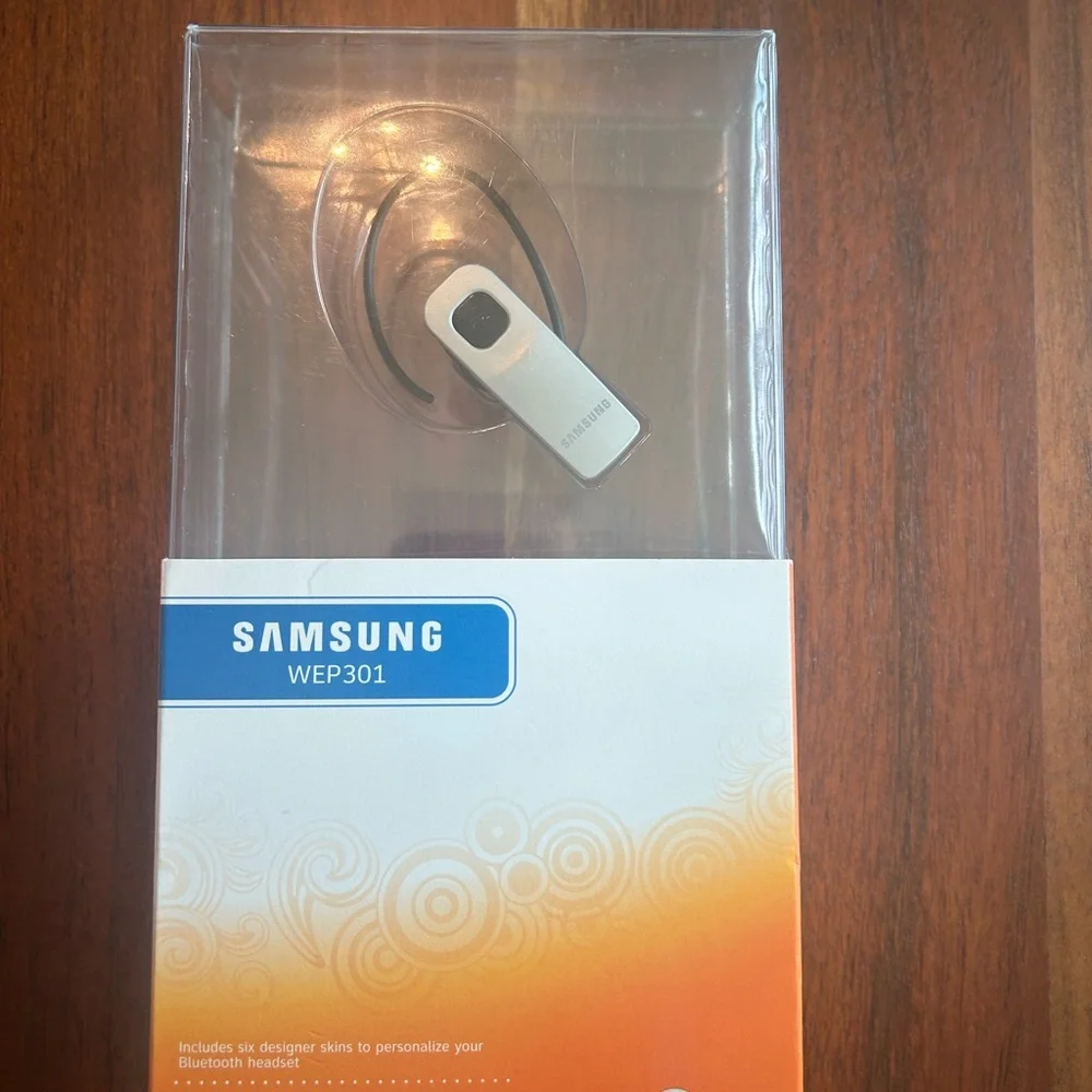 Samsung WEP301 Wireless Headset in White